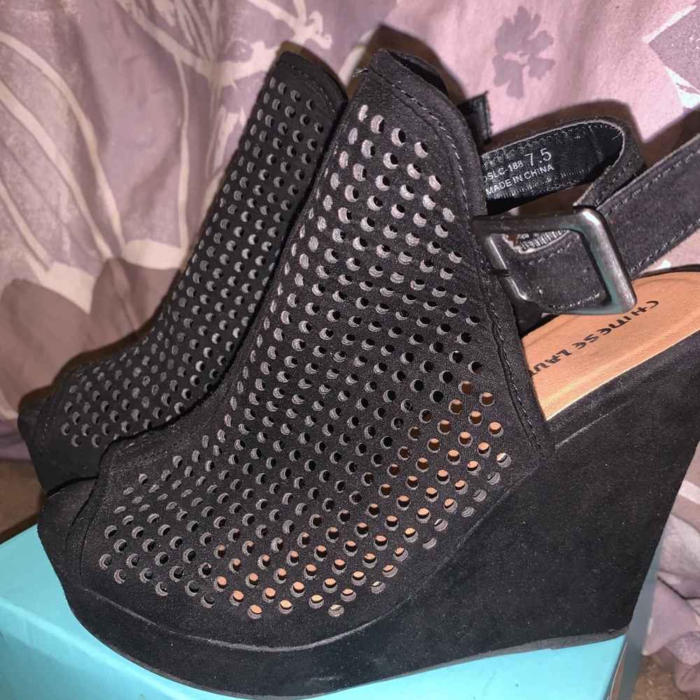 Black wedges